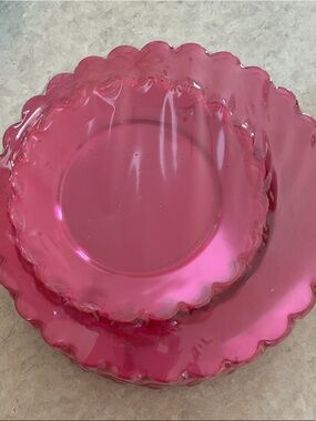 Lot of two 8 packs of Pink Scalloped plastic party plates.